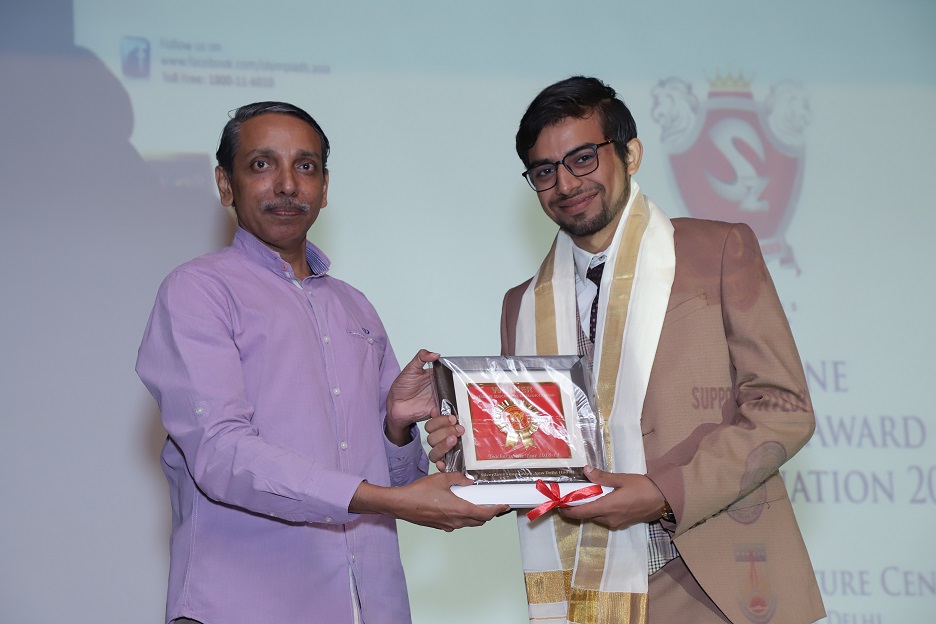 SIPS WON “INSTITUTION OF THE YEAR” AWARD AT NEW DELHI
